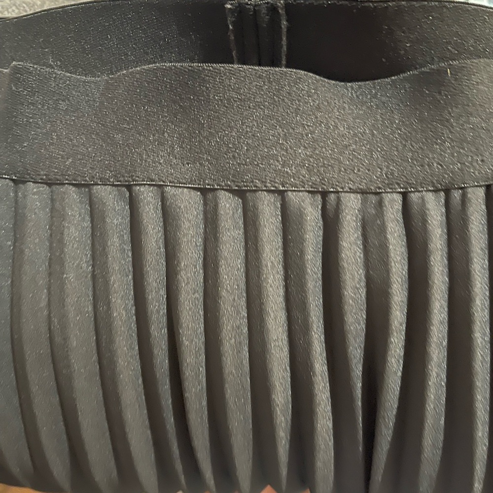 Pleated accordion black skirt - Picture 5 of 5